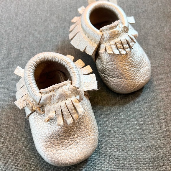Freshly Picked Other - Freshly Picked Platinum Soft Leather Baby Moccasins